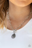 Sheen Queen- Silver Necklace